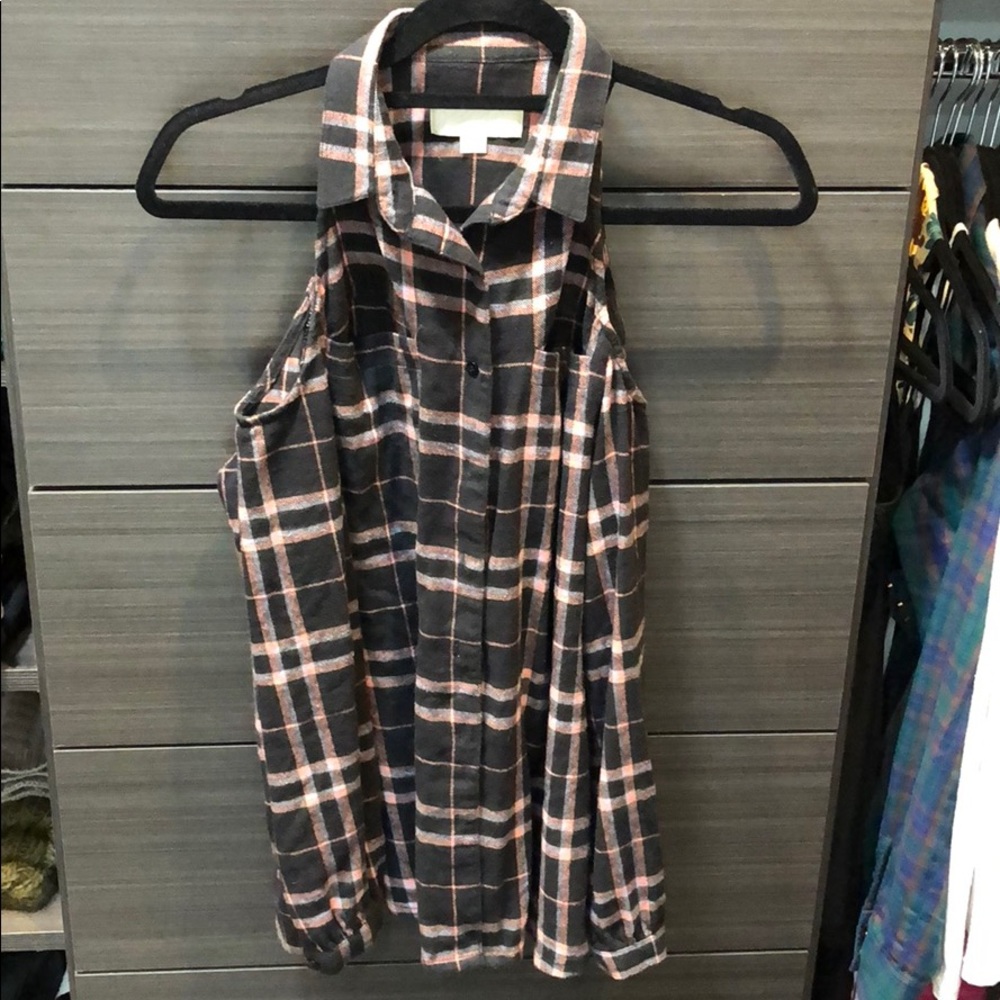 Kourtney Kardashian's button up look